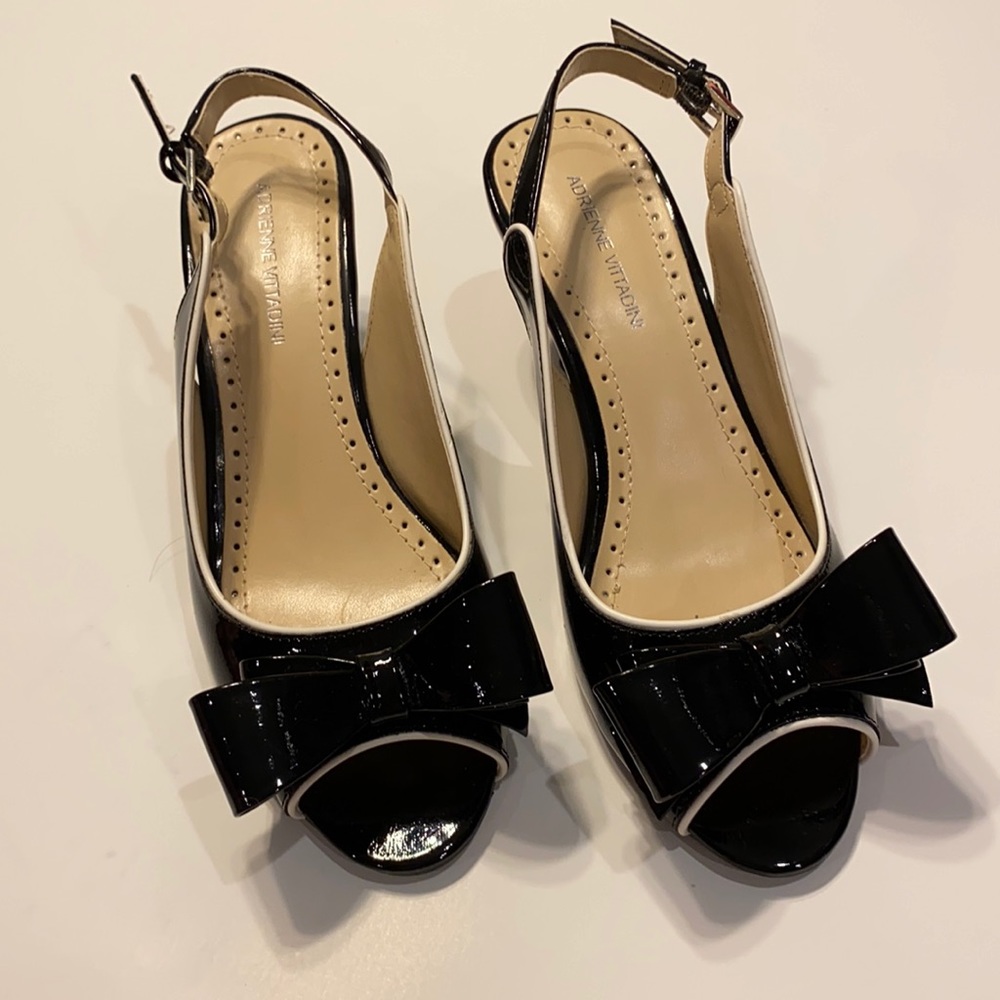 Adrienne Vittadini black and white sling back 2” heals